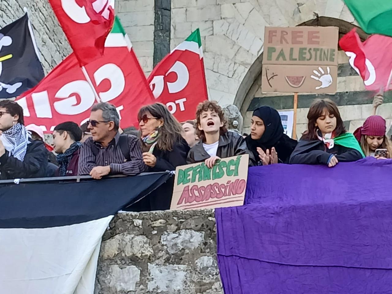 
	La manifestazione in piazza Santa Maria delle Carceri

