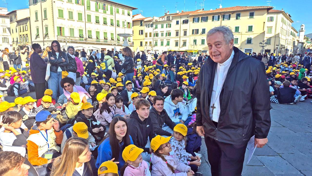 Il vescovo Nerbini al Giubileo delle scuole cattoliche in piazza Duomo