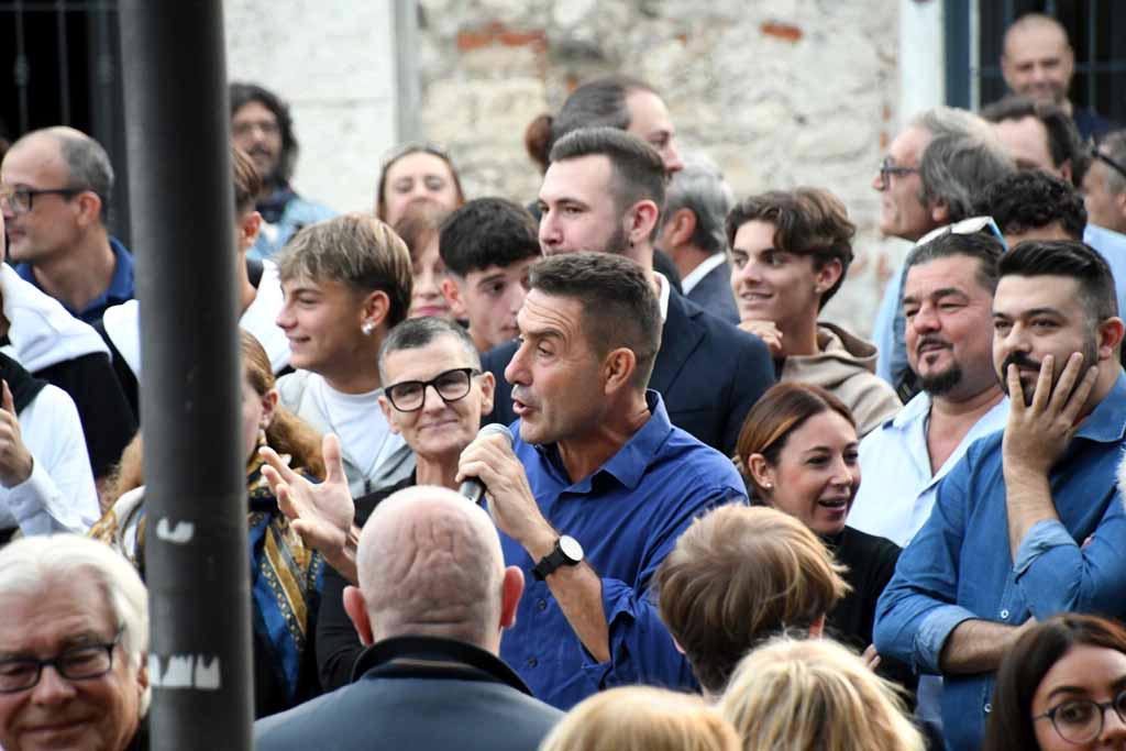 
	Roberto Vannacci durante un recente comizio a Carrara

