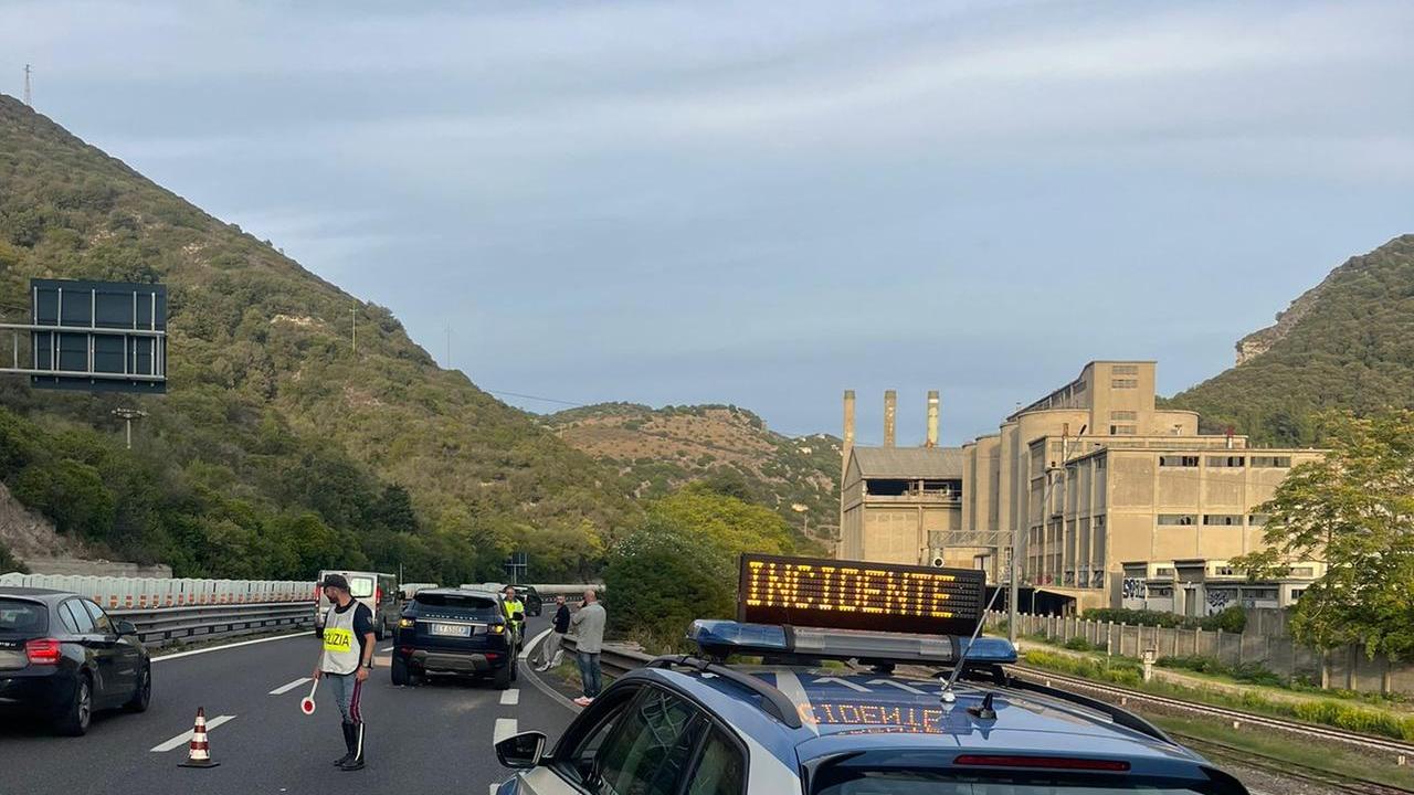 Tamponamento nei pressi del cementificio, traffico in tilt sulla 131 all’uscita di Sassari