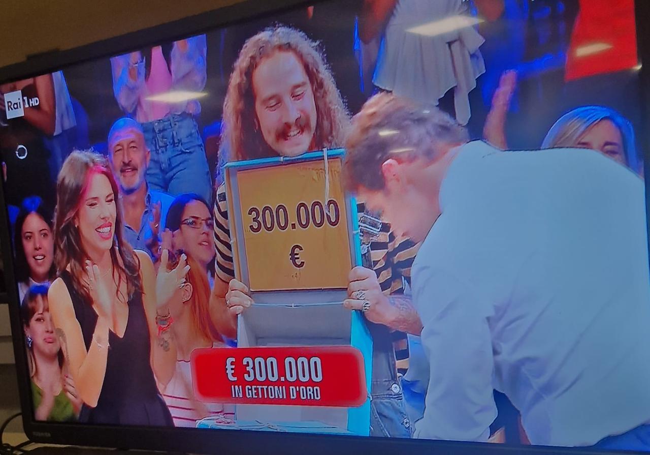 Un sassarese trionfa ad AffariTuoi e vince 300mila euro: ecco chi è
