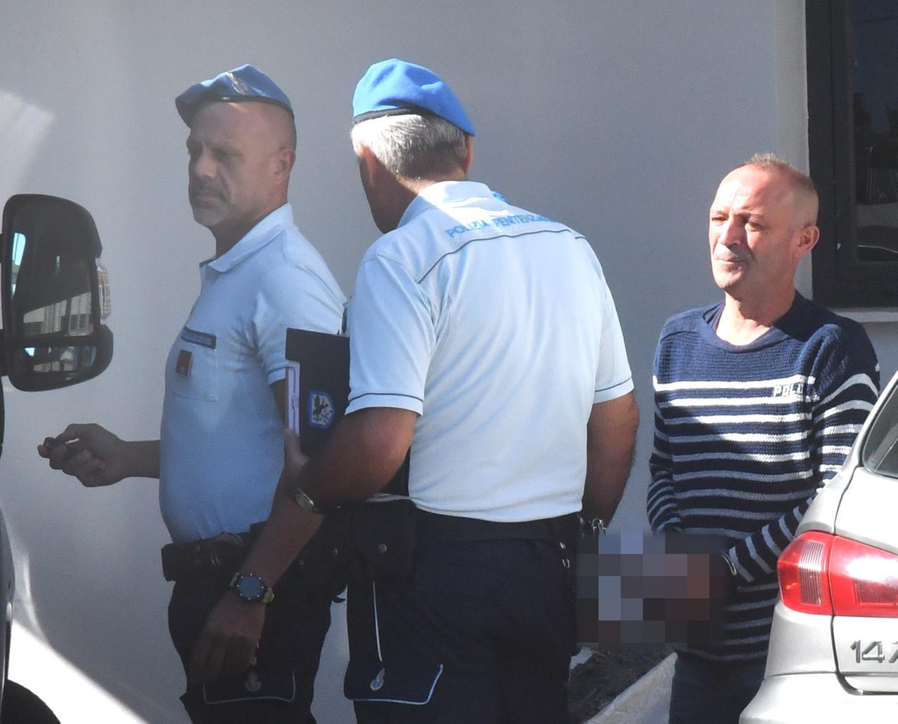 Le ferite, la macchina e il braccialetto elettronico: i punti da chiarire nell’omicidio di Claudio Manca