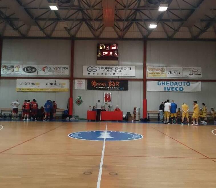 Comacchio, venti bambini rinunciano al basket: «Non abbiamo una palestra adatta»