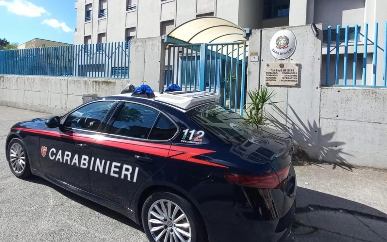 Sorpreso con la coca e un coltello, arrestato un 35enne