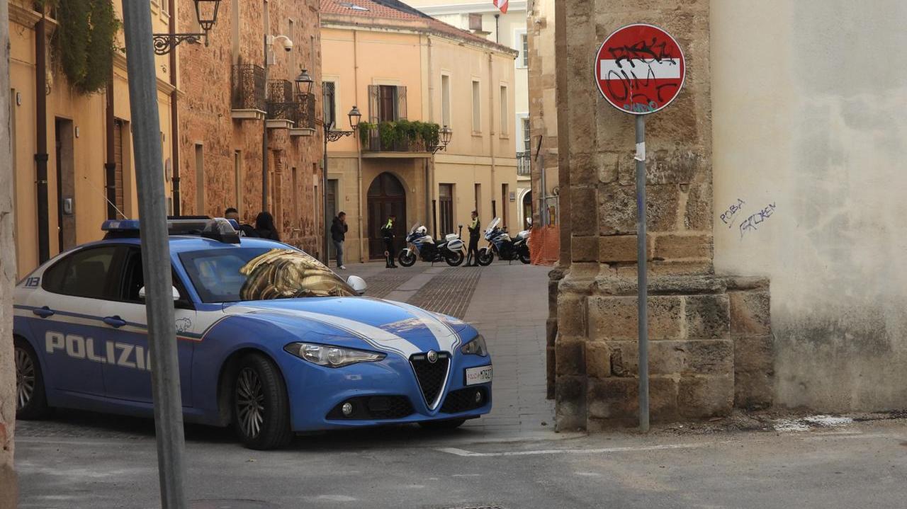 Viola il divieto di avvicinamento all’ex collega di lavoro, la polizia lo arresta