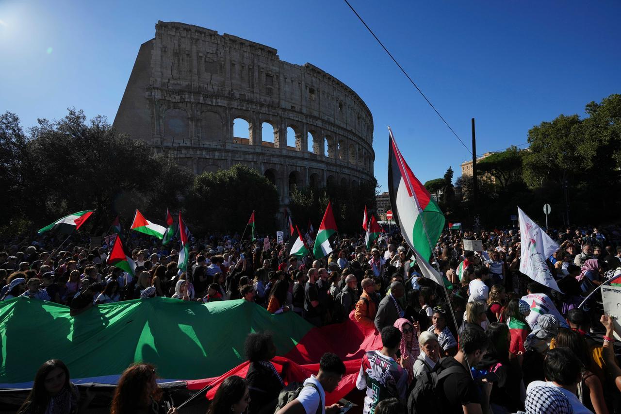 Manifestazione per la Palestina a Roma, corteo da Porta San Paolo a San ...
