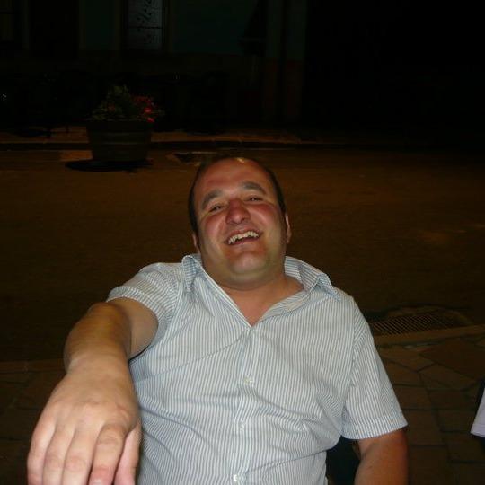 La guardia medica è chiusa e i soccorsi arrivano dopo 30 minuti: 46enne di Aritzo muore per un infarto