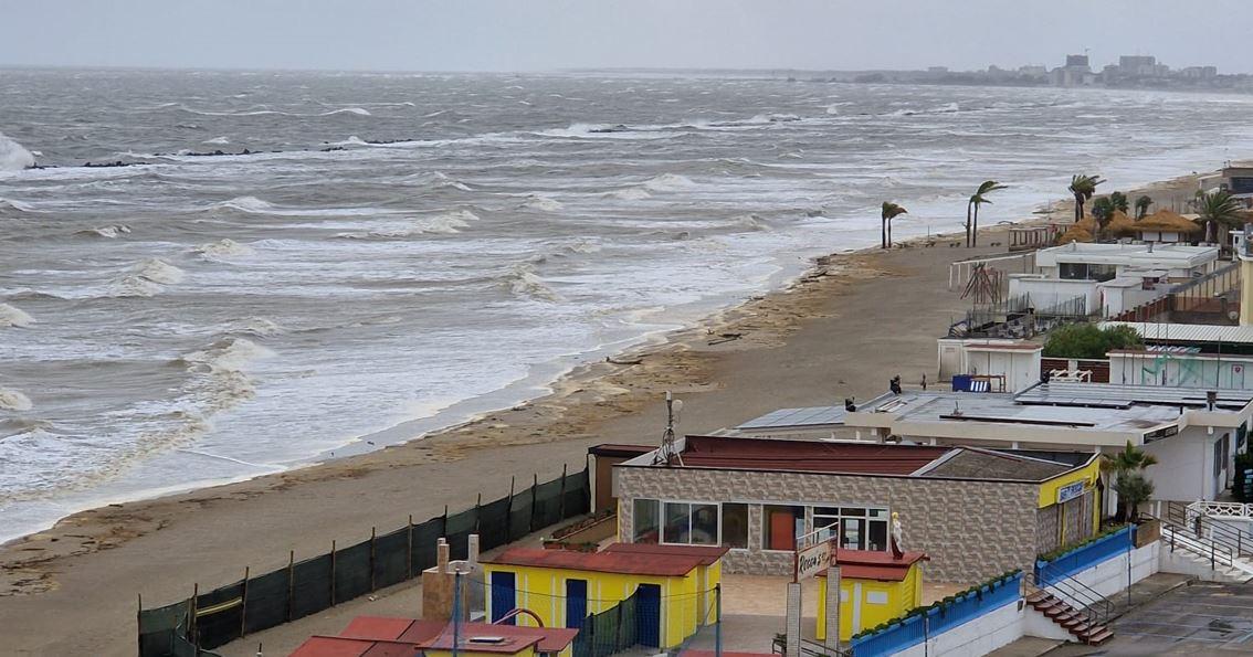 Vento forte e onde alte, spiagge erose tra i Lidi Pomposa e Scacchi