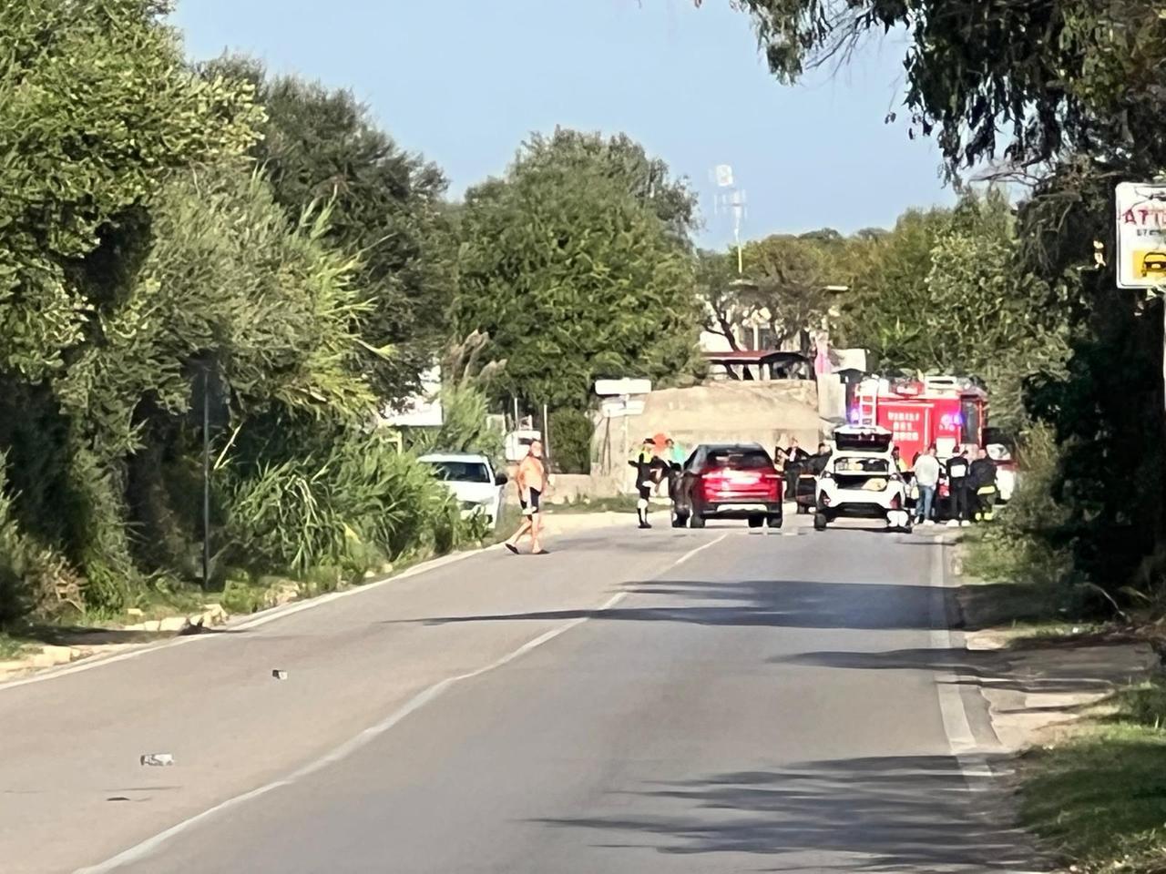 Auto esce fuori strada: muore una donna, ci sono feriti