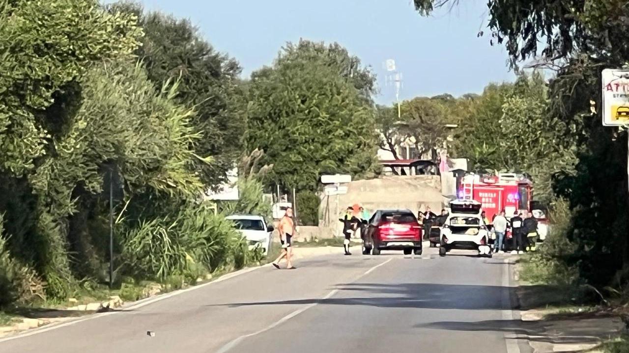 Auto esce fuori strada: muore una donna, ci sono feriti