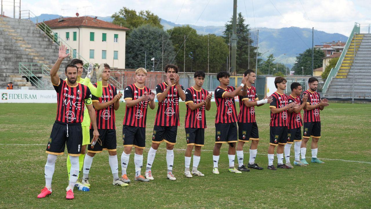 La Lucchese prima di un match in campionato