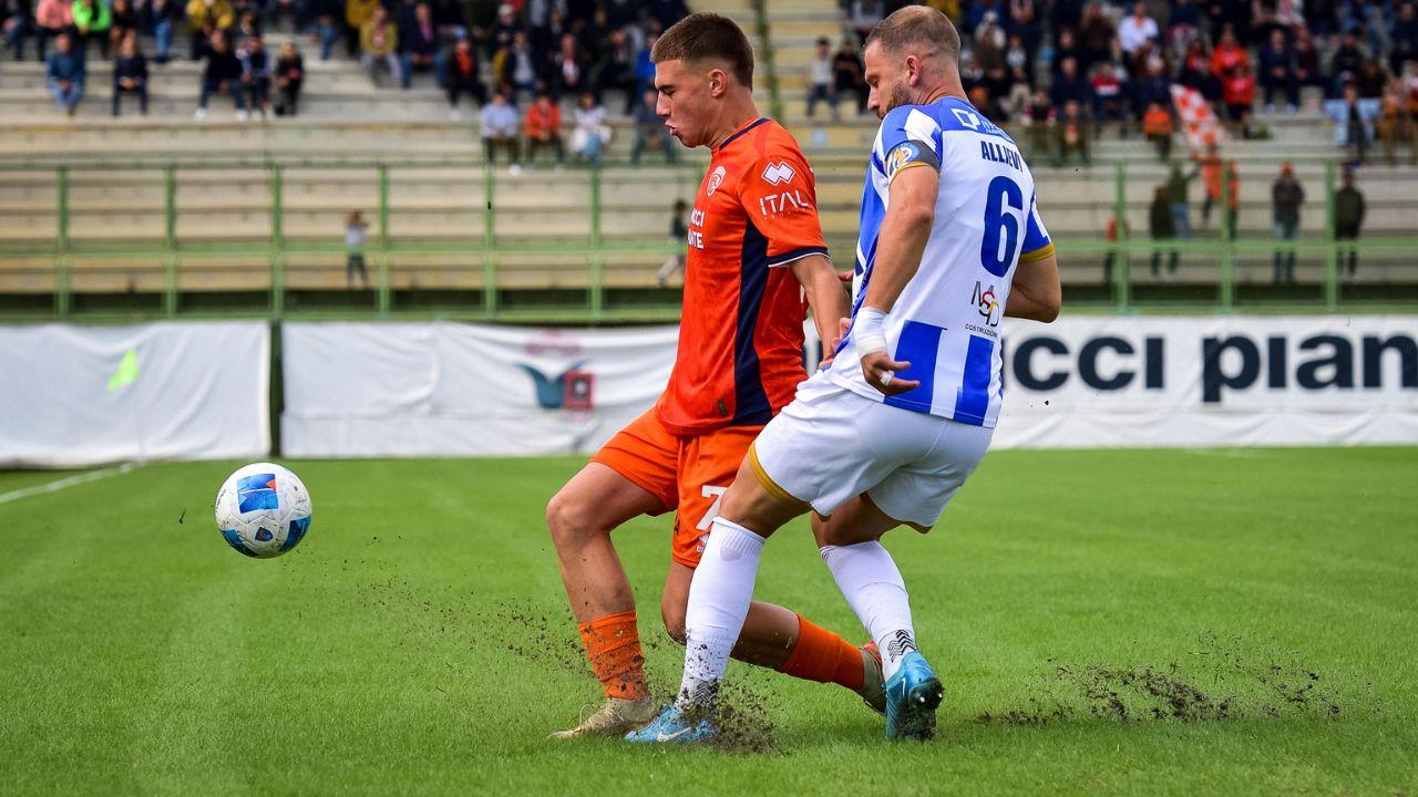 Un'azione della Pistoiese (foto Nucci)