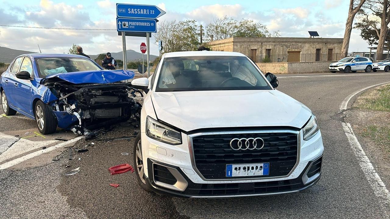 Scontro fra Suv sulla strada verso il mare: due persone ferite