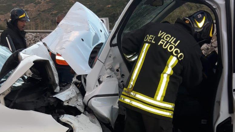 Scontro fra tre auto, quattro feriti