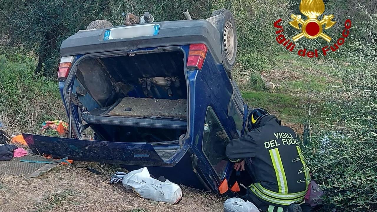 Auto si ribalta: muore una 85enne, feriti il fratello, la sorella e la nipote