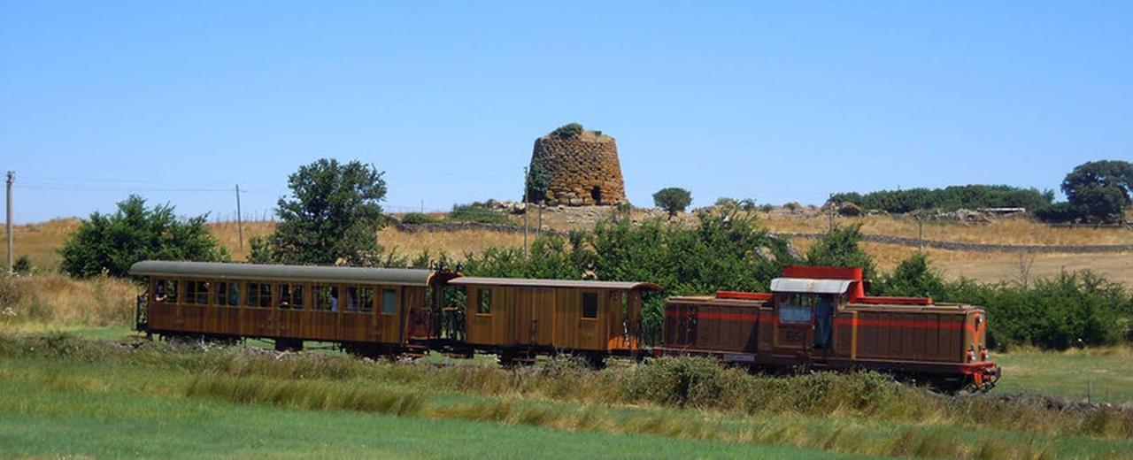 
	Il trenino verde lungo la tratta Macomer-Bosa

