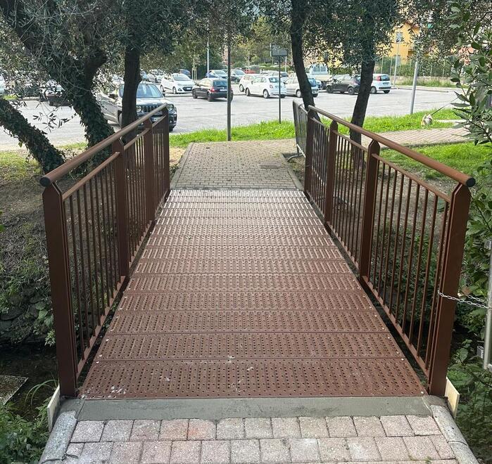 Pescia, ripristinato il ponticello pedonale di piazza Anzilotti