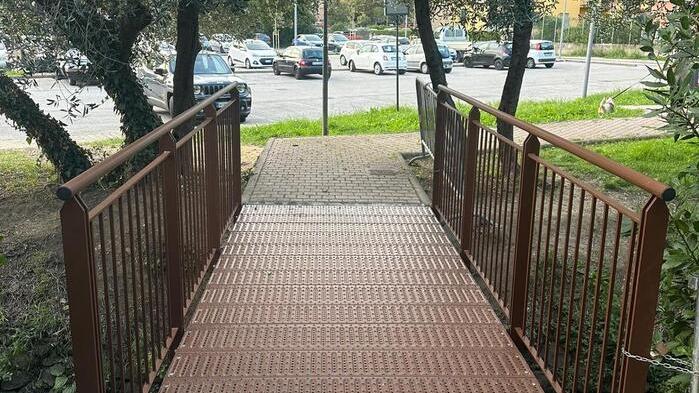 Pescia, ripristinato il ponticello pedonale di piazza Anzilotti