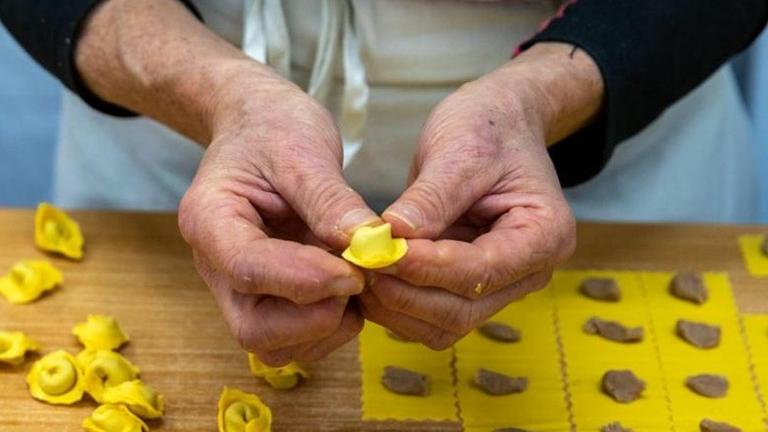 Il centro storico di Reggio Emilia celebra la cucina emiliana: tre giorni tra cibo, memoria e tradizione. Ecco il programma