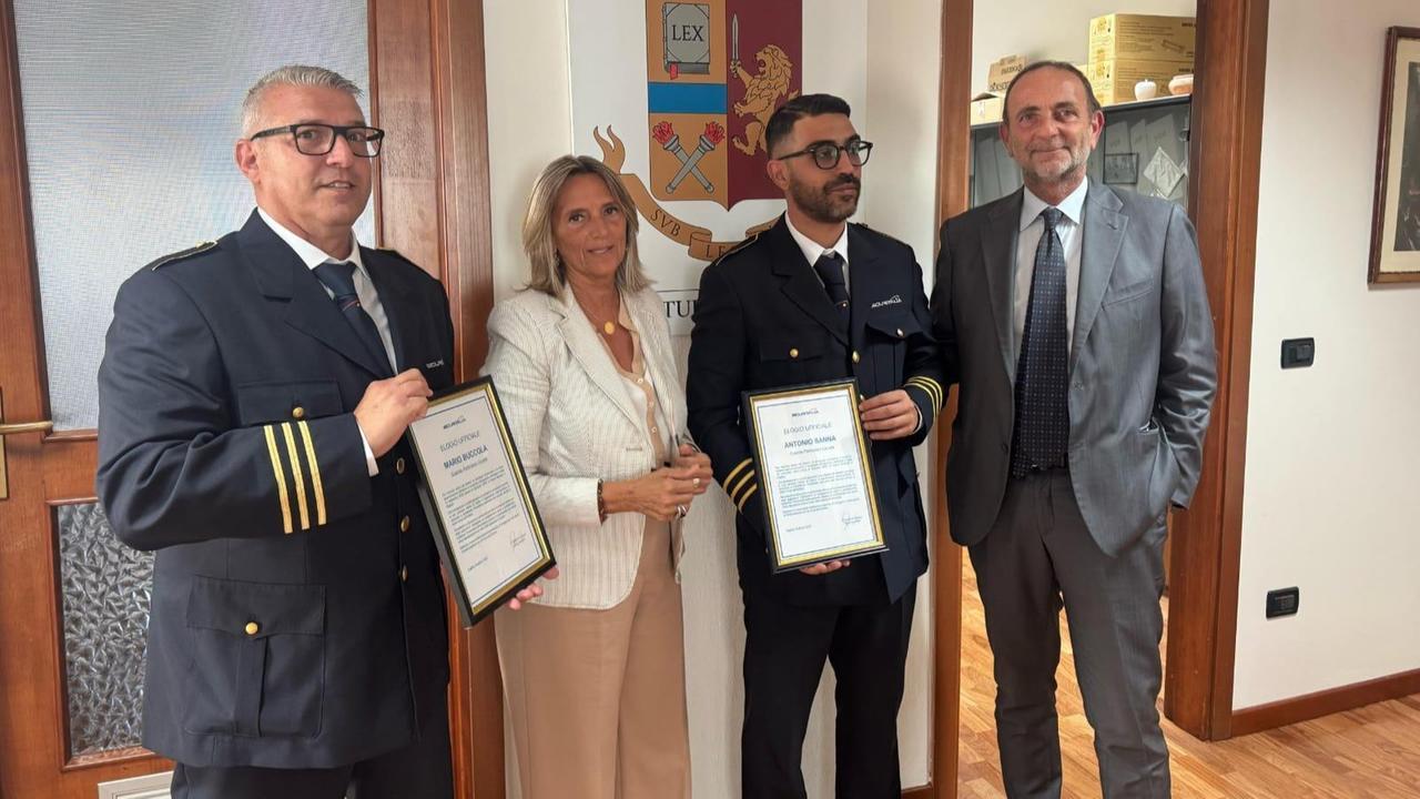 Soccorsero e salvarono la vittima di una rapina, due guardie giurate premiate a Cagliari