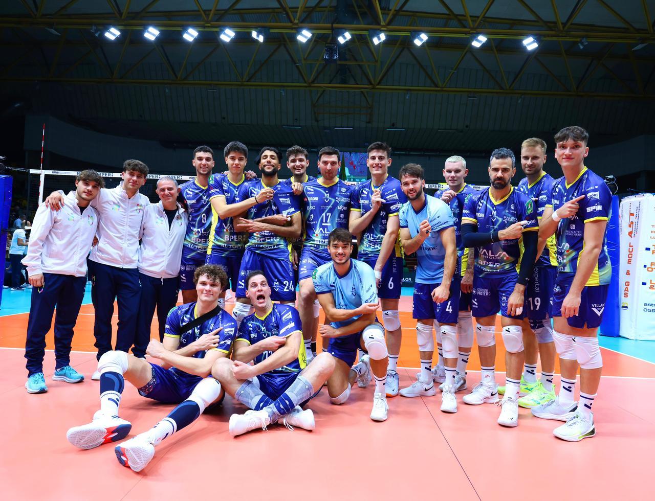 
	Modena Volley festeggia la vittoria

