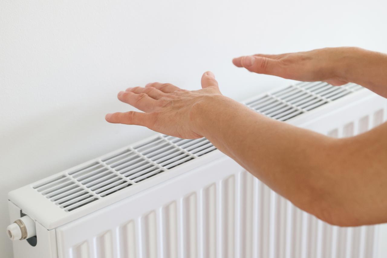 Riscaldamento, quando si accendono i termosifoni in Sardegna: i consigli per tagliare i consumi