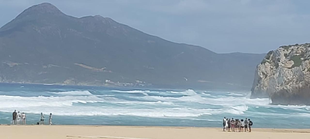 Il mare restituisce il corpo della donna annegata a Buggerru