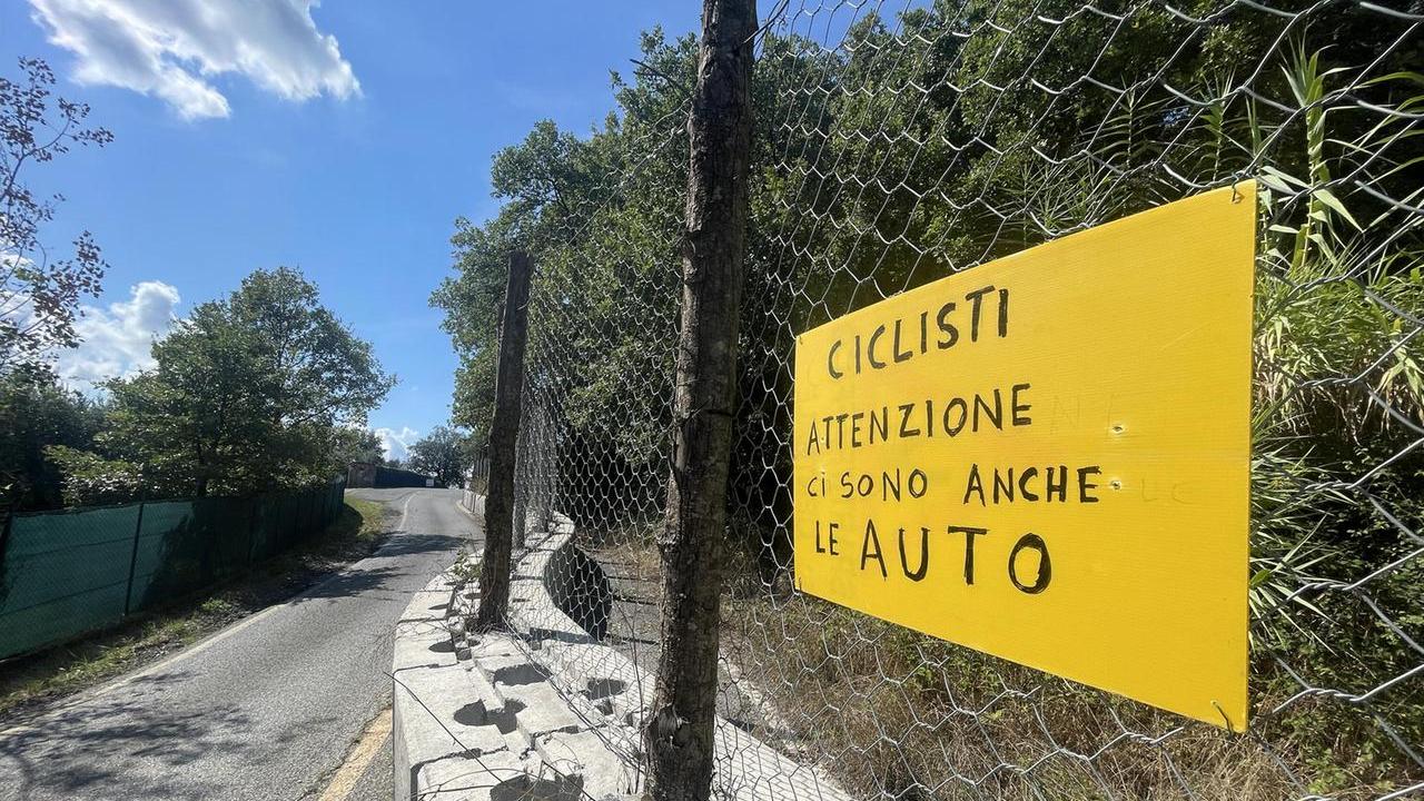 La carreggiata ridotta alla Parignana dal quattro anni (foto Nucci)