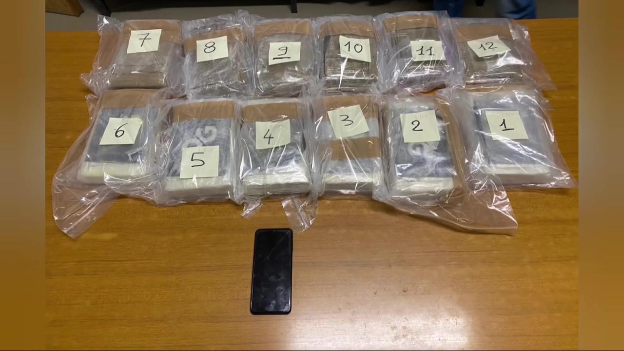 La Droga sequestrata dai carabinieri durante il blitz sul narcotraffico internazionale in Sardegna