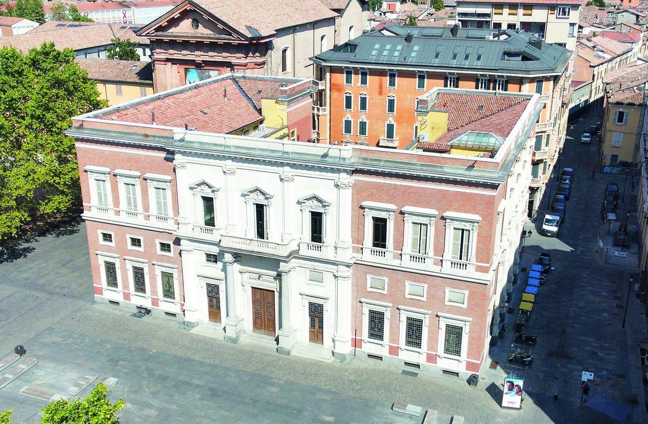 Quale futuro per l’ex Banca d’Italia. Il proprietario: «Si portino qui uffici pubblici». L’assessora conferma: «Avviato il confronto»