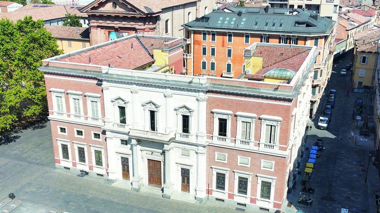 Quale futuro per l’ex Banca d’Italia. Il proprietario: «Si portino qui uffici pubblici». L’assessora conferma: «Avviato il confronto»
