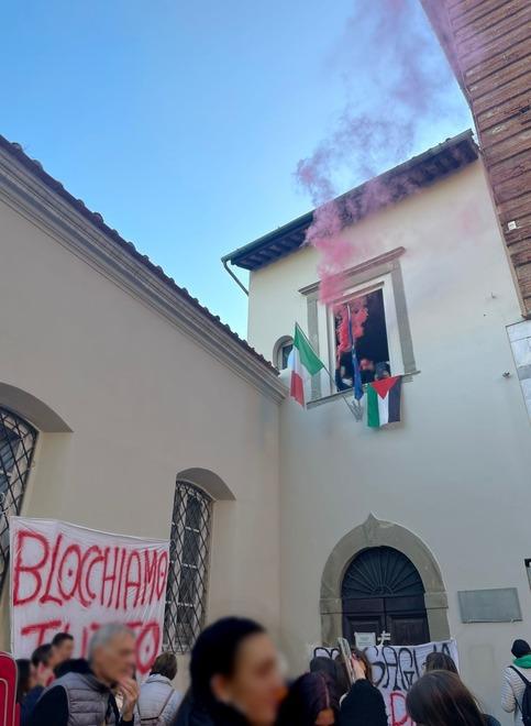 Lucca, occupazione per Gaza del Passaglia e autogestione all’Isi di Castelnuovo