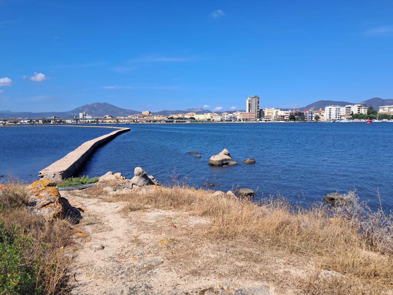 
	La citt&agrave; vista dall'Isola Manna

