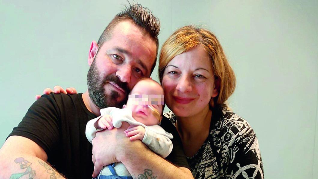 Famiglia con un neonato malato rischia lo sfratto: «Aiutateci»