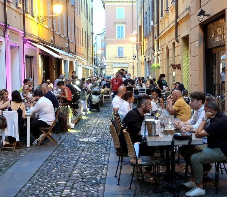 Boom di ristoranti a Modena, negli ultimi dieci anni crescita del 38%: ecco quanti sono