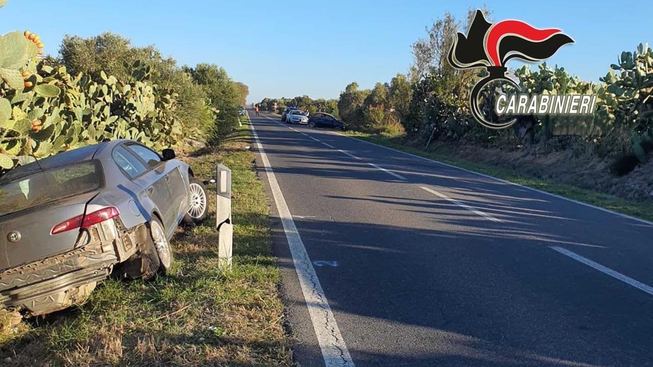 Scontro frontale tra due auto, un morto e tre feriti in codice rosso
