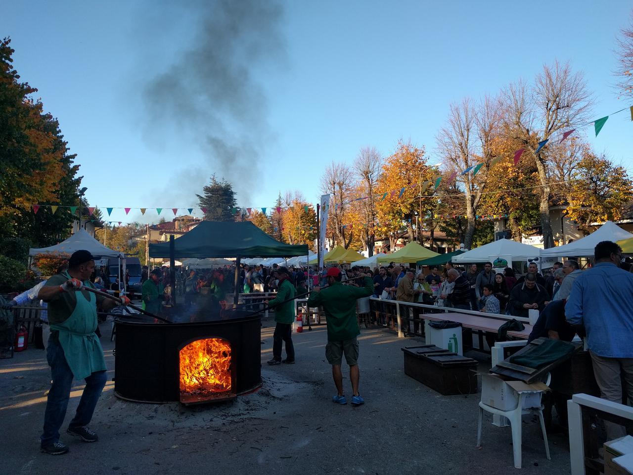 Festa della Castagna di Marola: tre domeniche tra caldarroste, giochi, escursioni e tradizioni d’autunno