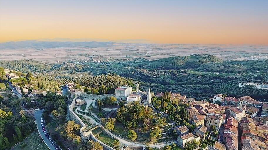 Una veduta di Campiglia Marittima