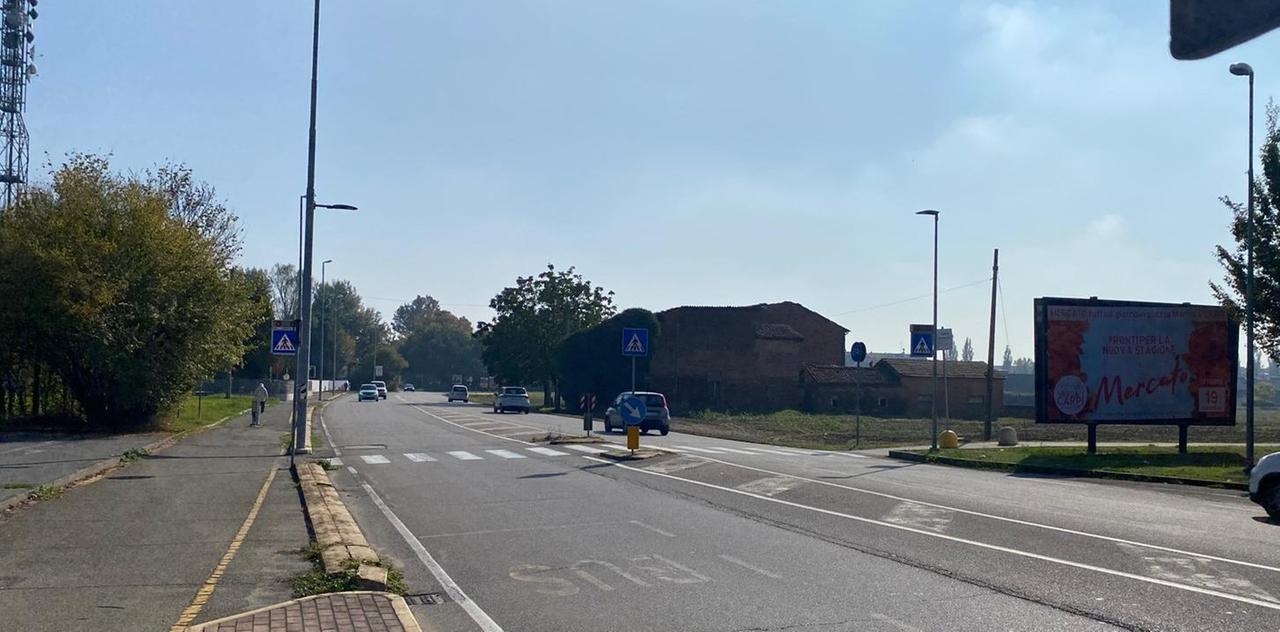
	L'attraversamento pedonale in via Nuova Ponente

