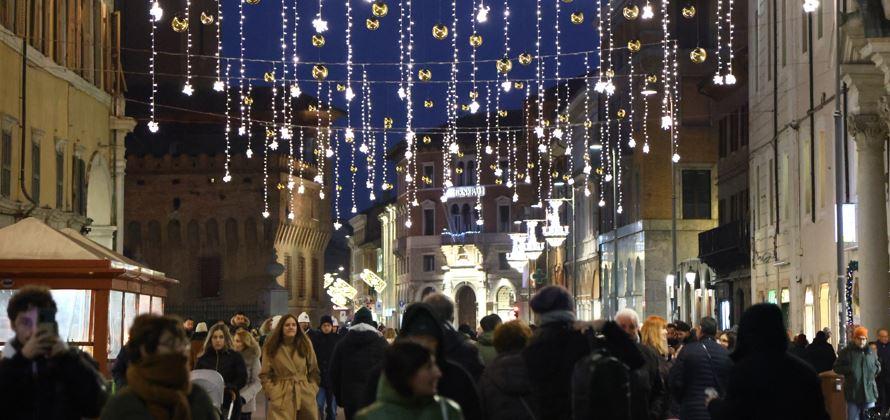 Natale e San Valentino a Ferrara, Sartini vince il bando per le luminarie