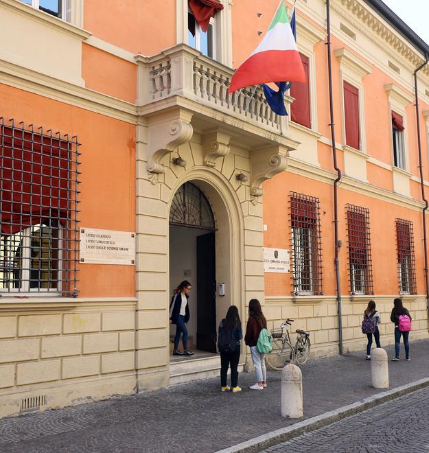Muore nel sonno a 17 anni, Cento dice addio a Luca