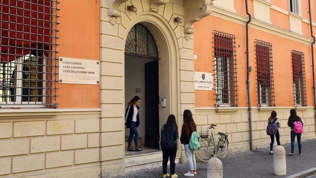 Muore nel sonno a 17 anni, Cento dice addio a Luca