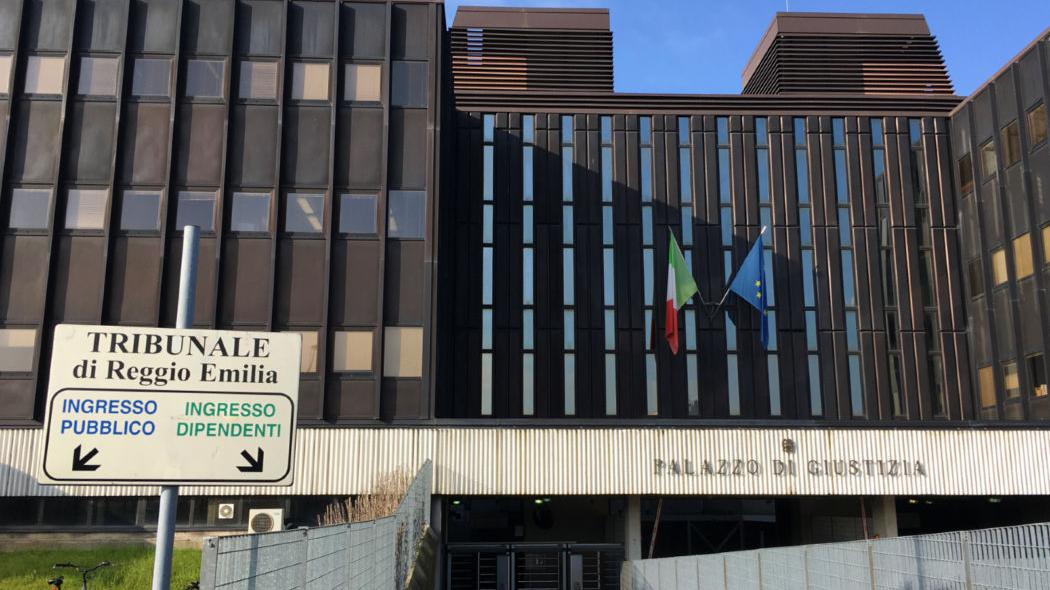 Molestò una barelliera nell’ascensore dell’ospedale: condannato a un anno e quattro mesi