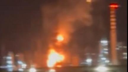 Inferno di fuoco alla Saras, incendio e sirene svegliano gli abitanti di Sarroch