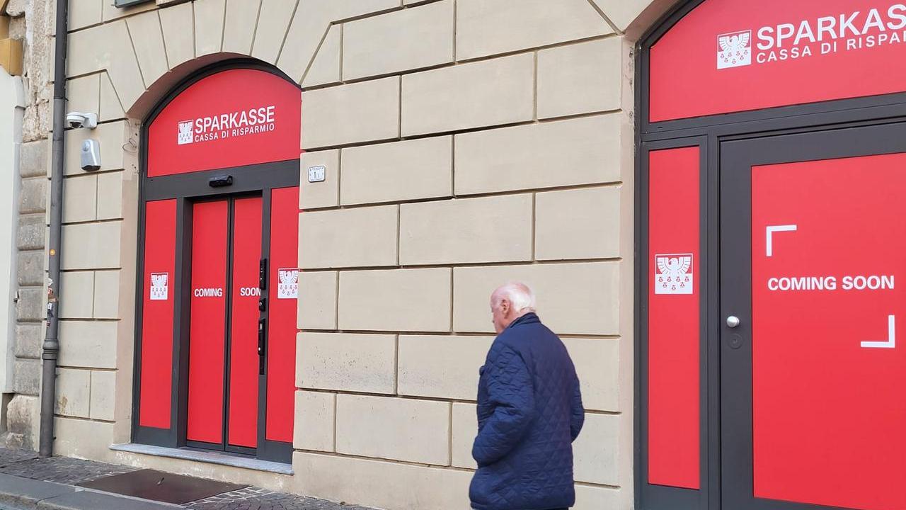 Reggio Emilia, Sparkasse apre in piazza Prampolini: torna una banca nel cuore della città