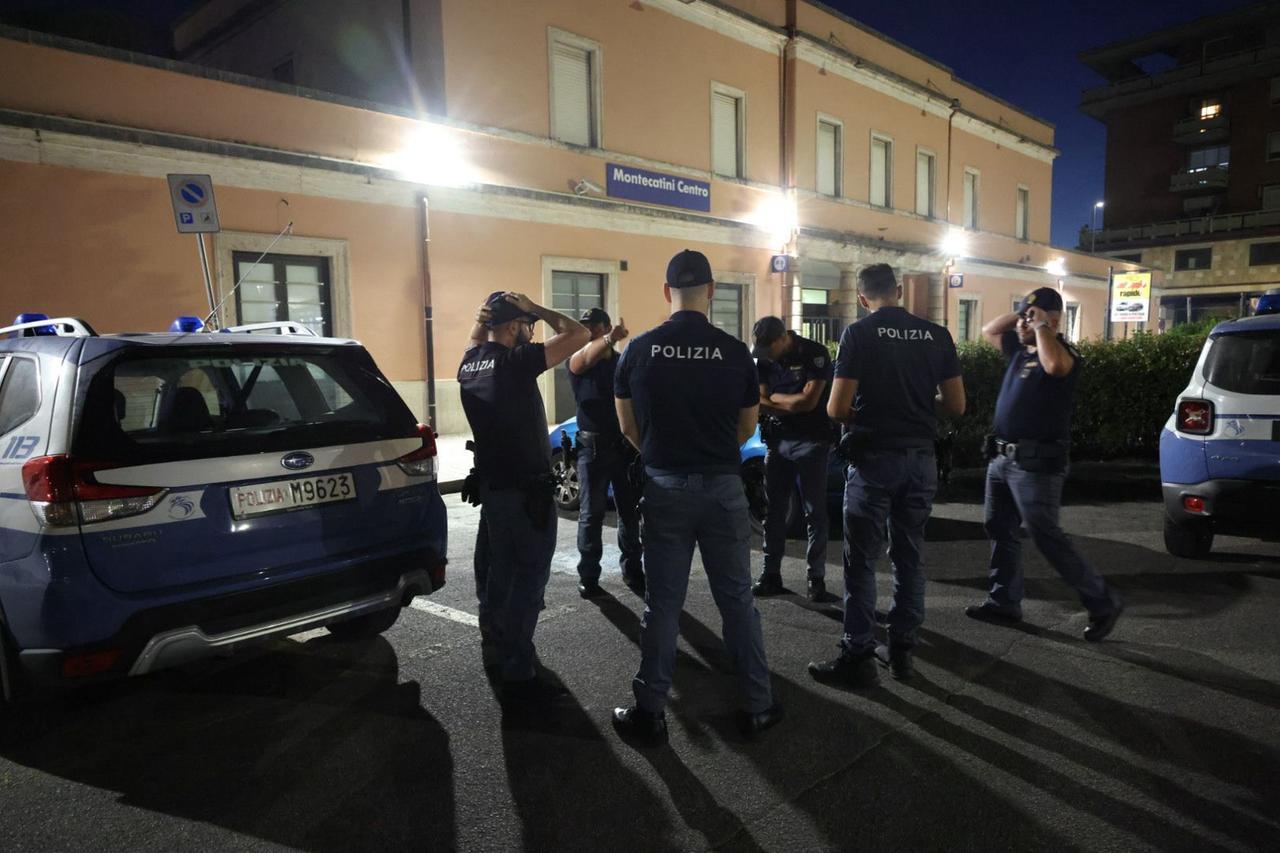 Aggredito e accoltellato in pieno centro a Montecatini: «Scene da Far West»