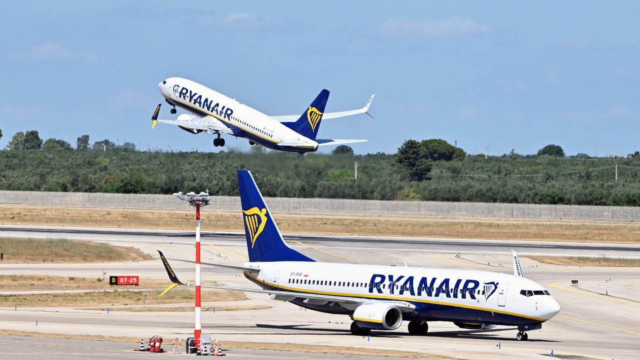 L’aereo Ryanair da Pisa rischia di finire il carburante, atterraggio di emergenza – Restavano 6 minuti di volo