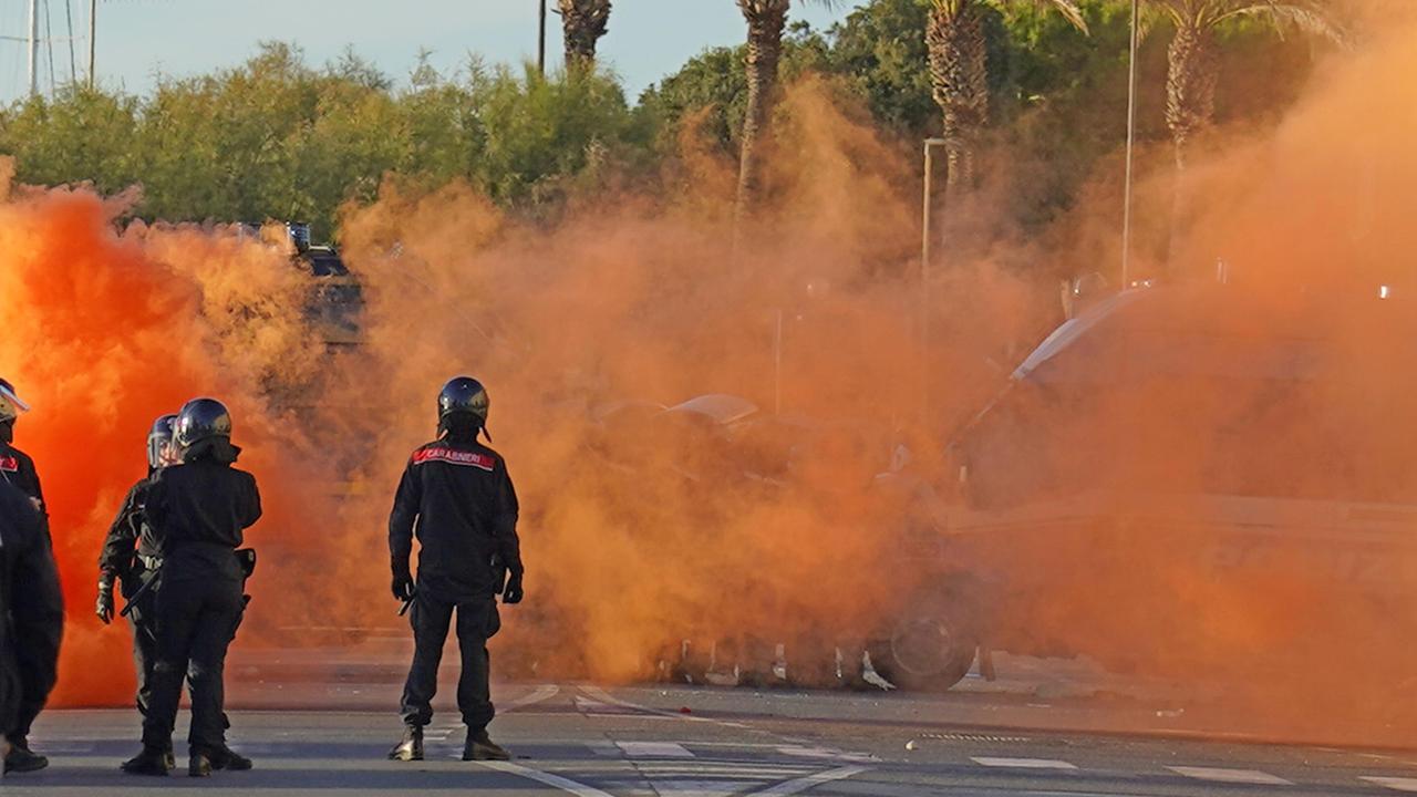 La contestazione a Salvini a Livorno (foto Stick)