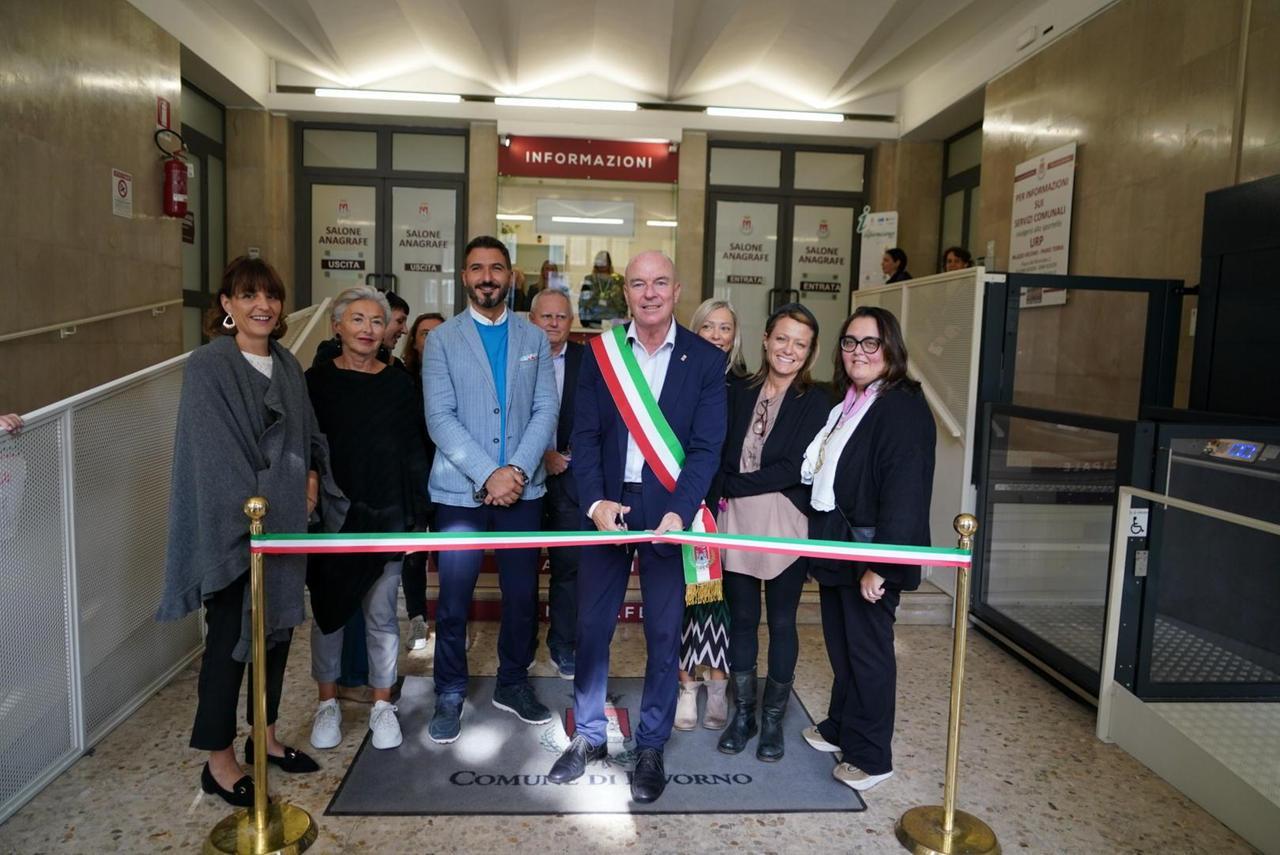 
	L'inaugurazione dell'ingresso principale del Palazzo dell'Anagrafe dopo il restyling (foto Stick)

