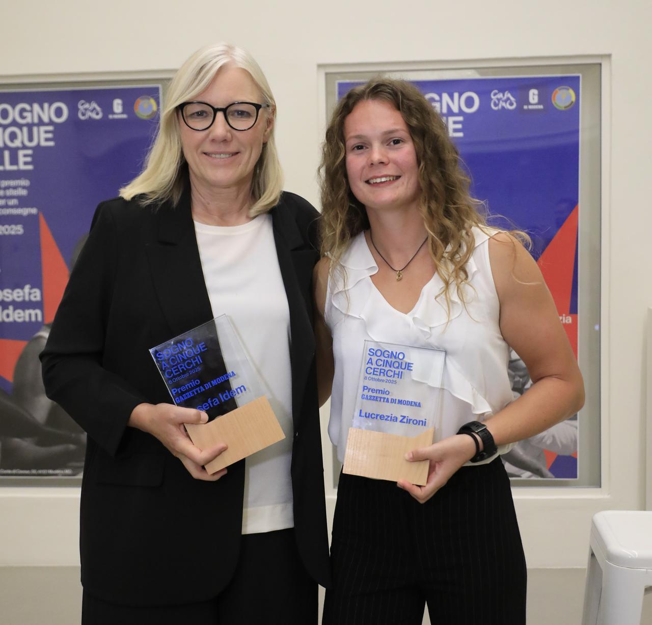 
	Josefa Idem e Lucrezia Zironi con il premio Gazzetta (Foto Ben)

